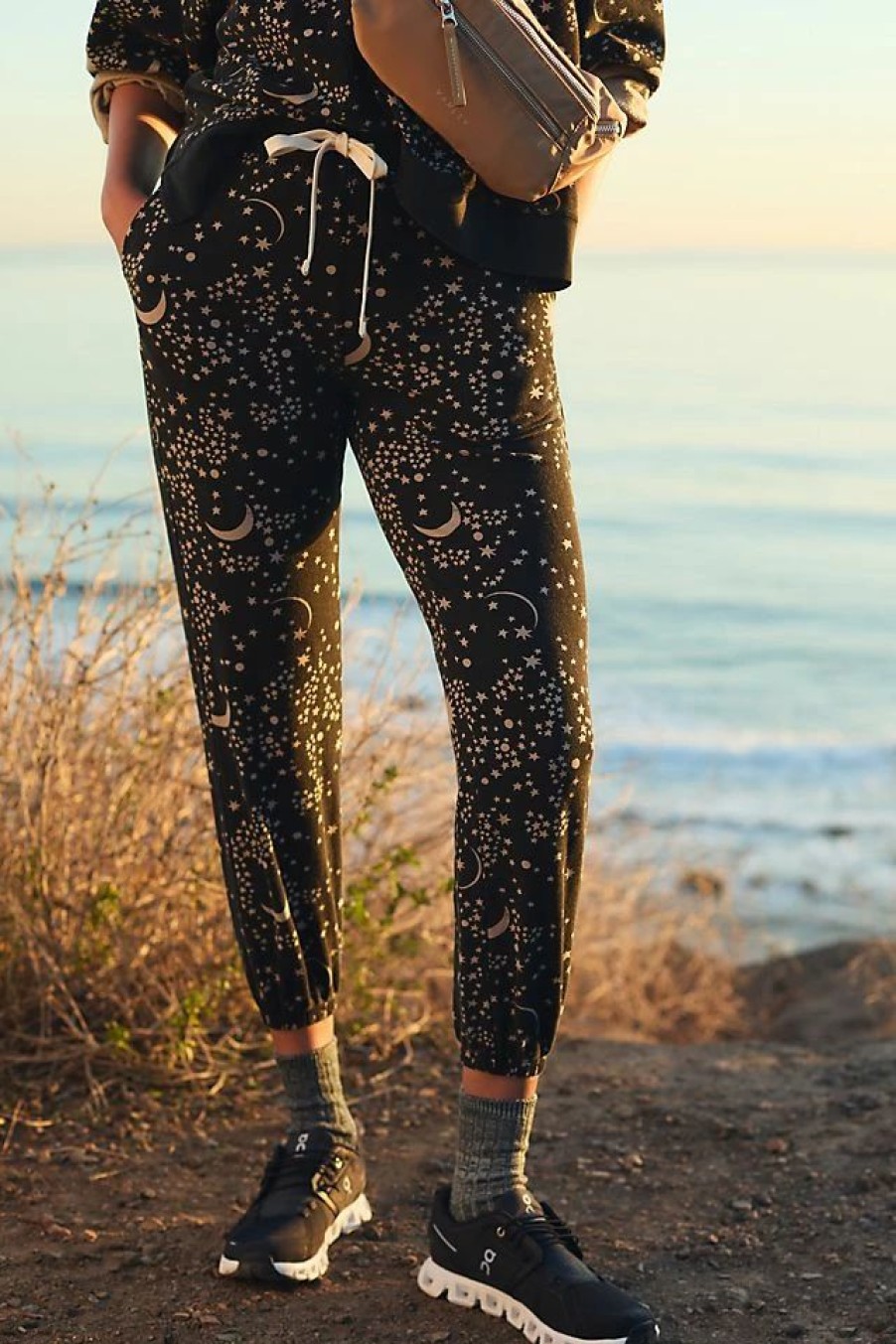 * Budget Electric & Rose Icon Joggers Black Motif | Leggings & Bottoms